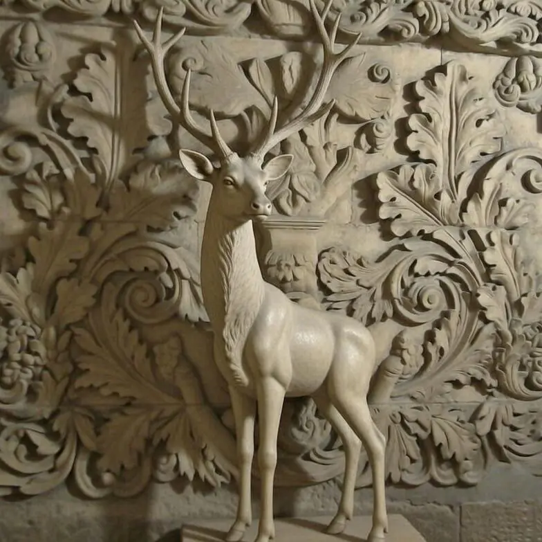 Фото вишуканої скульптури зі склопластику, виготовленої під замовлення. Приклад сучасного скульптурного декору для інтер'єру та екстер'єру.